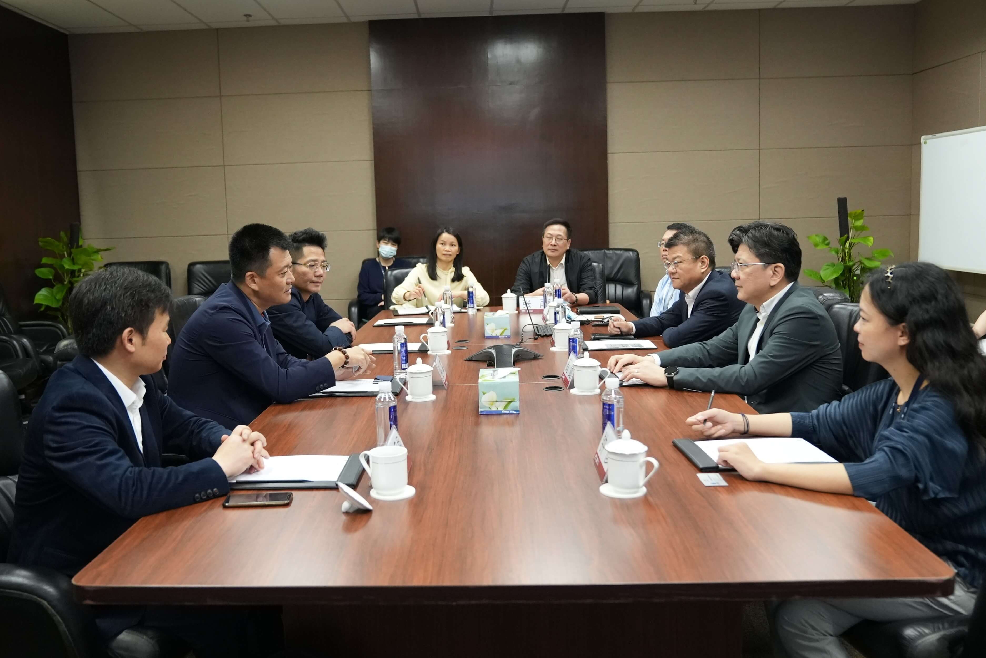 湾区半导体产业集团董事长路军到访深科技